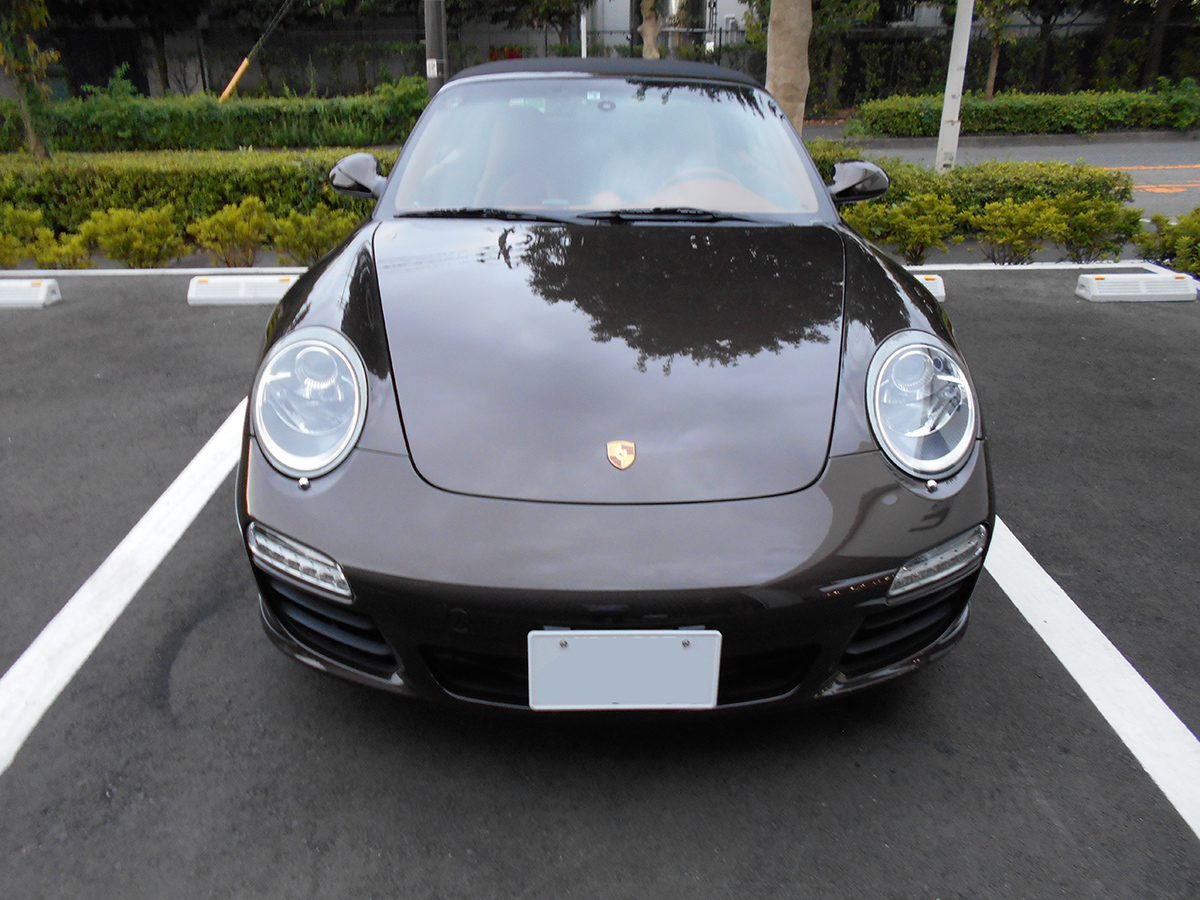 誰が見ても一瞬でポルシェと分かるフェイス!。