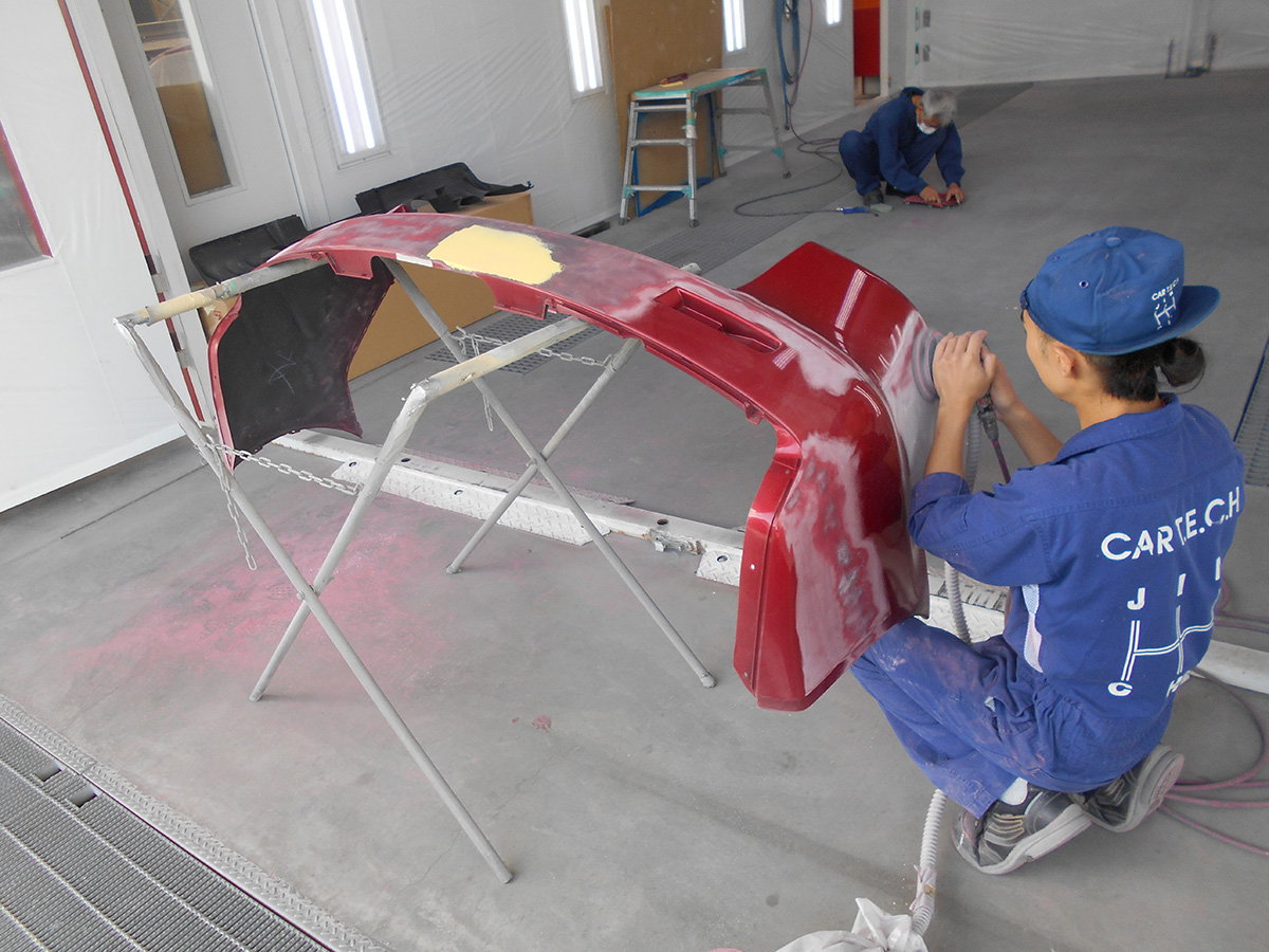 塗装していく様子