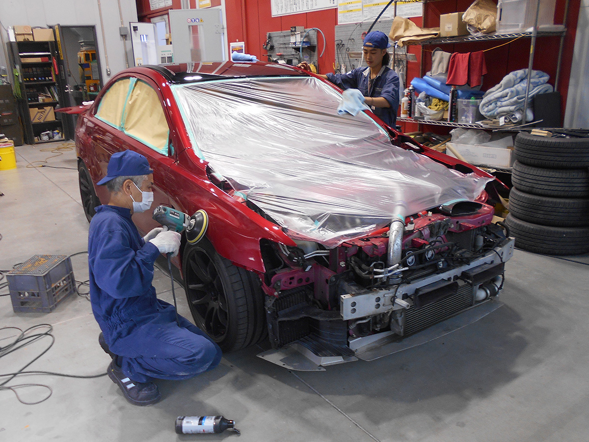 ボディを磨いている様子