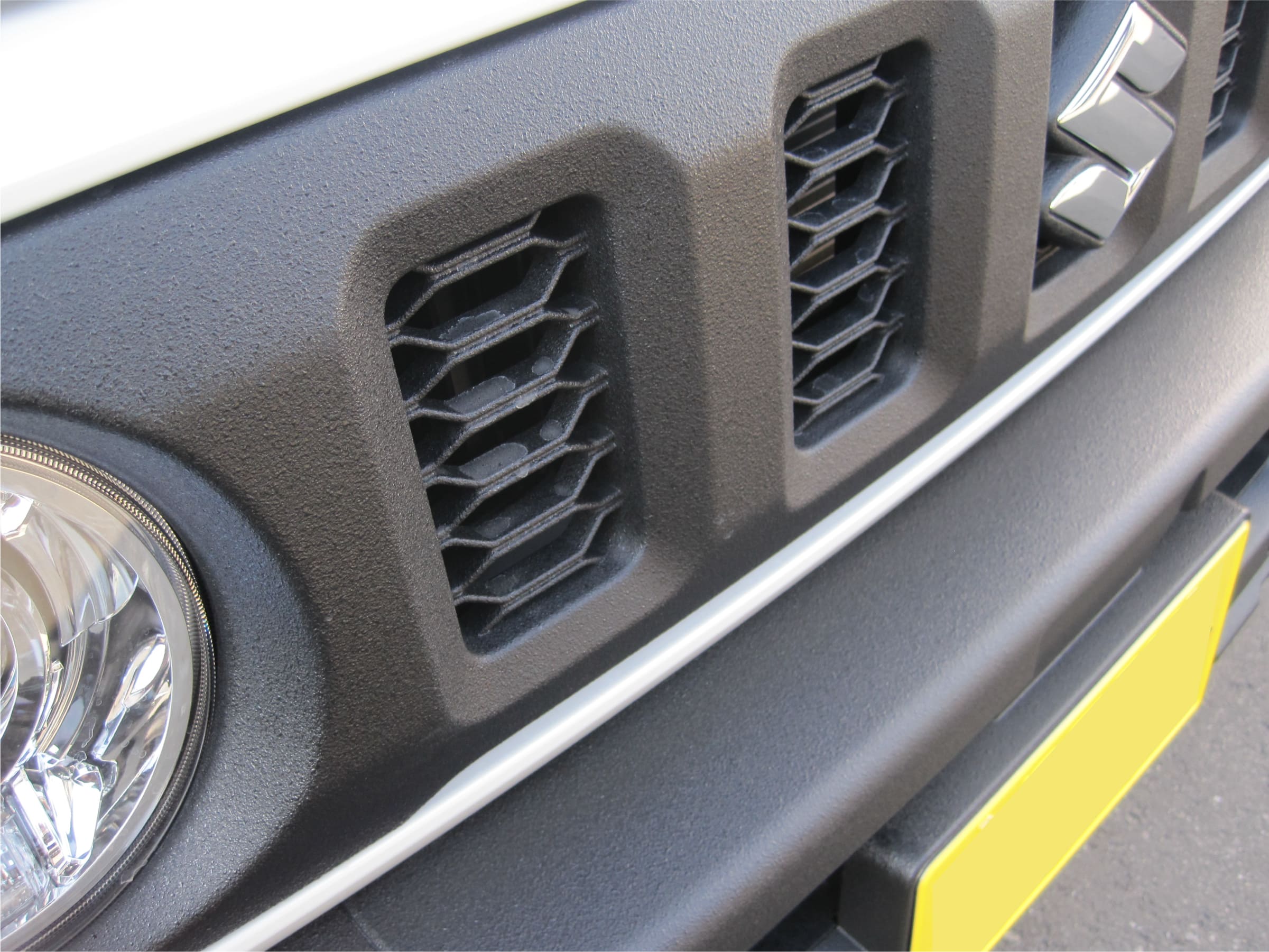 塗装後のパーツを取り付けました