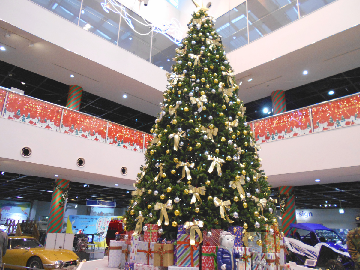 静岡県内で１番大きいというクリスマスツリーでお出迎えしてくれます