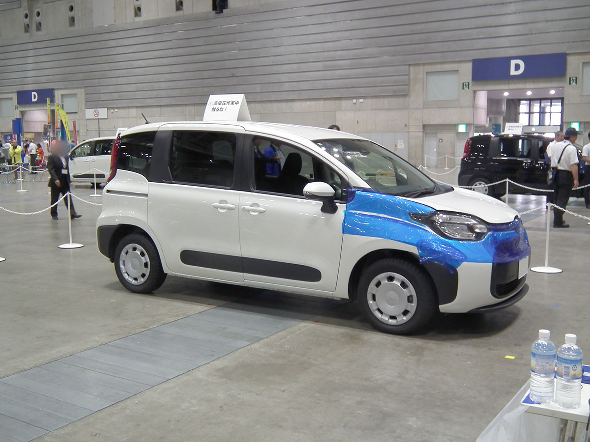 今回の競技車両は「トヨタ・シエンタ ハイブリッド」
です。